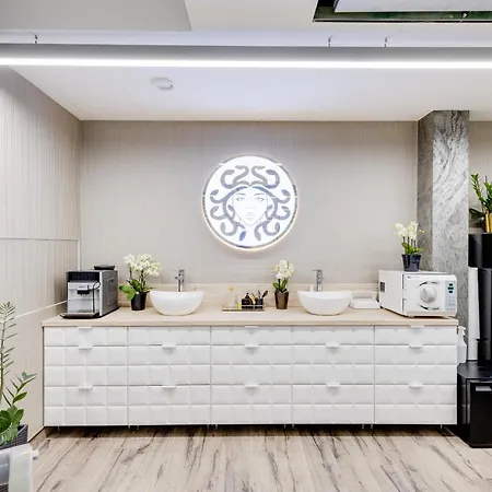 B&B Meduza 코워브제크